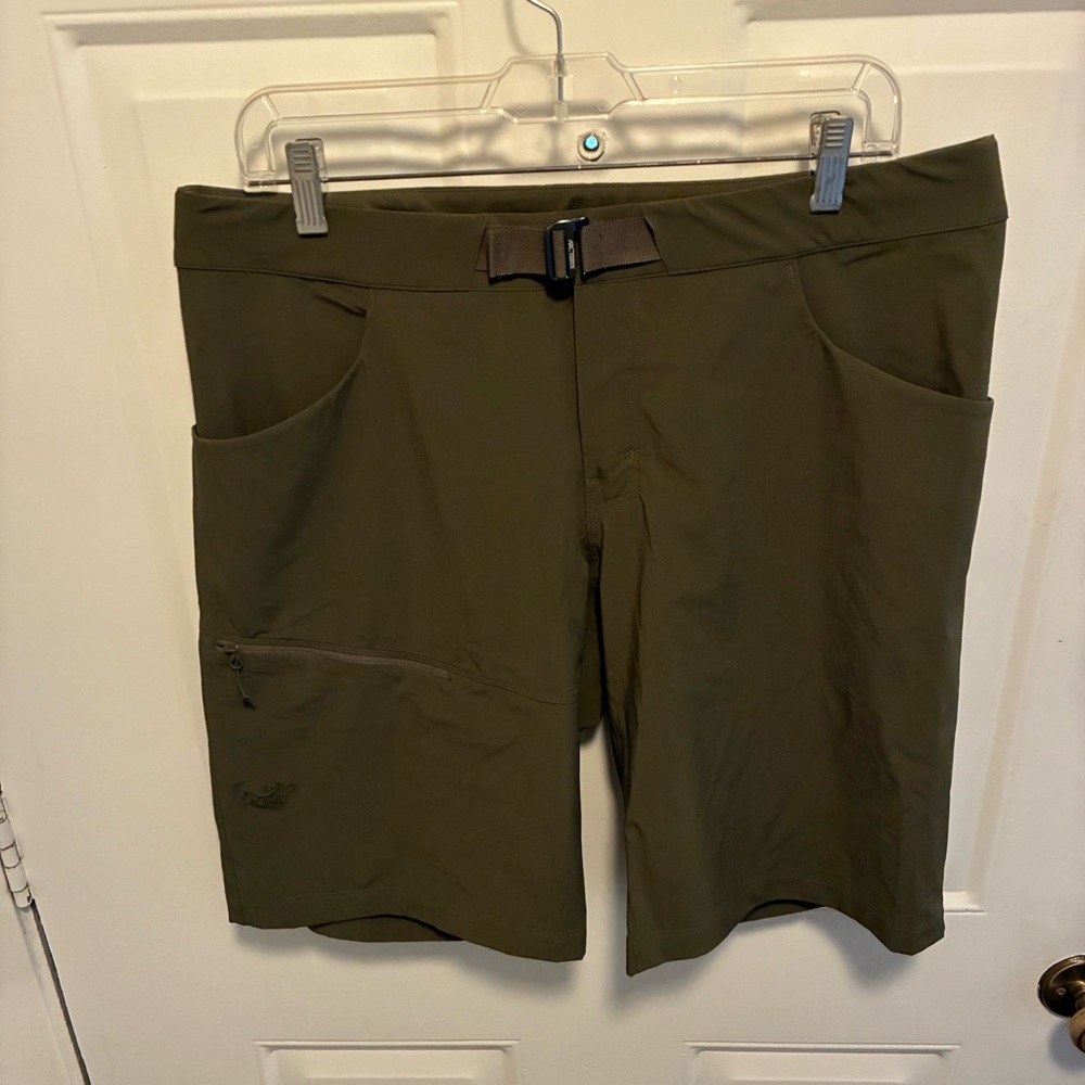 Arc'teryx green shorts